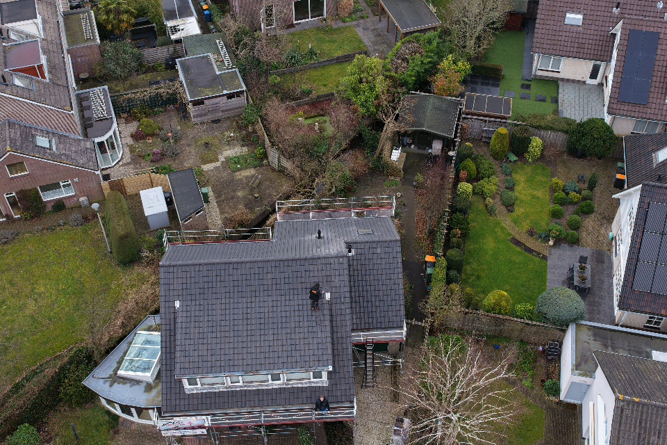 Gerenoveerd pannendak van een woning in Warmond