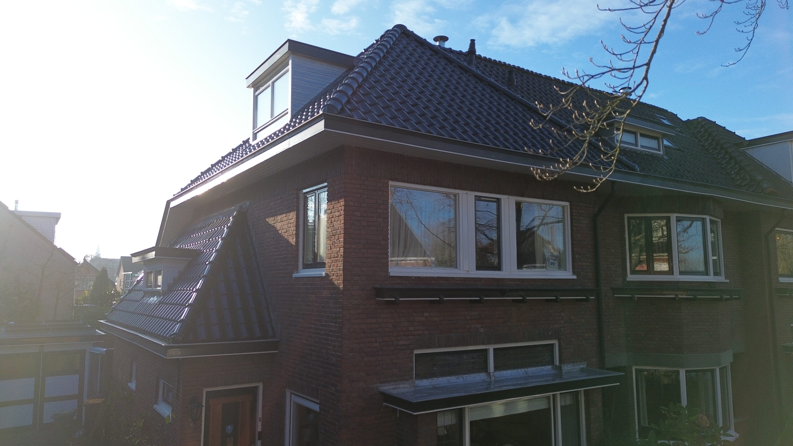 Dakrenovatie met nieuwe dakpannen in Sassenheim